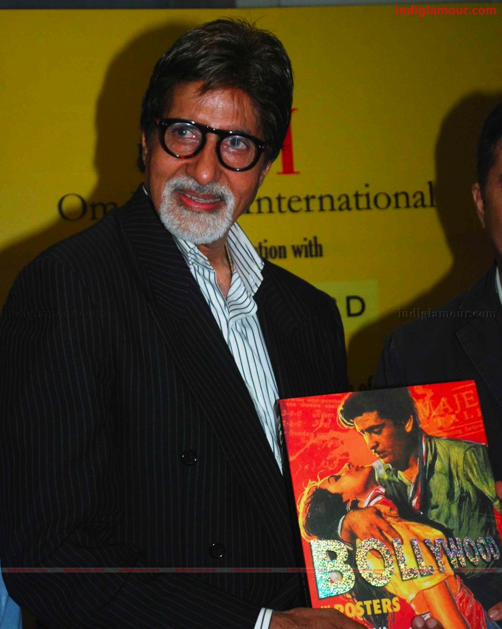 Amitabh Bachchan Launches S M M AUSAJA's Book Bollywood in posters Event hd photo