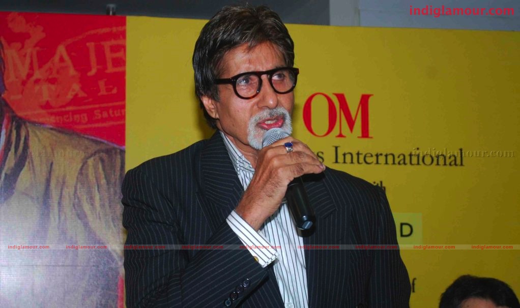 Amitabh Bachchan Launches S M M AUSAJA's Book Bollywood in posters Event hd photo
