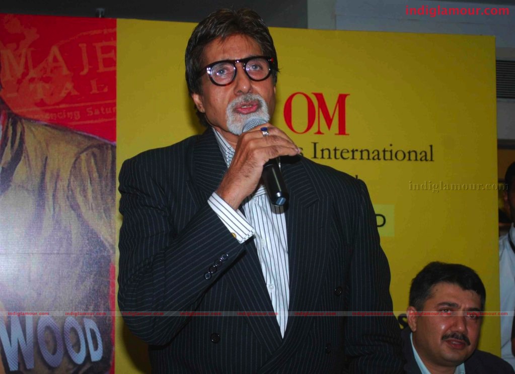 Amitabh Bachchan Launches S M M AUSAJA's Book Bollywood in posters Event hd photo