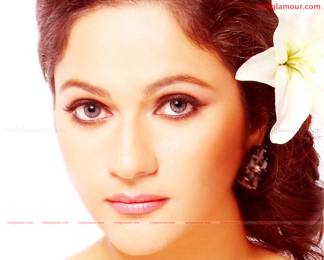 Gracy Singh dons a new avatar Event hd photo