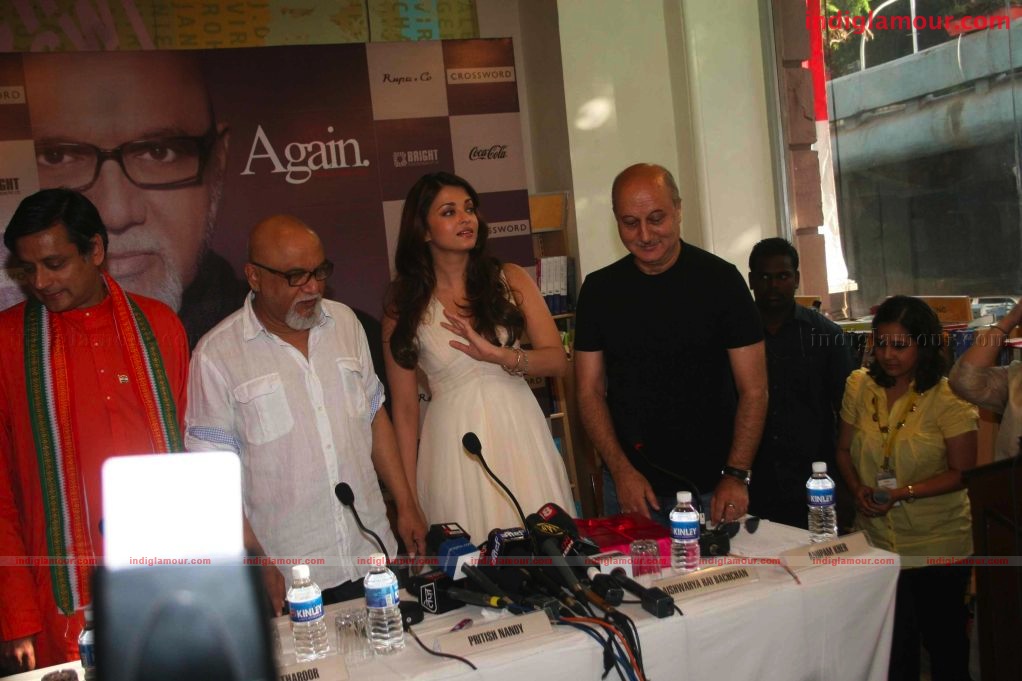 Aishwarya Rai at  Pritish Nandy's Book Launch Event hd photo