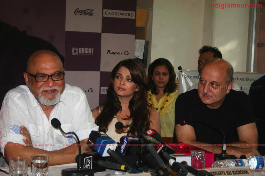 Aishwarya Rai at  Pritish Nandy's Book Launch Event hd photo
