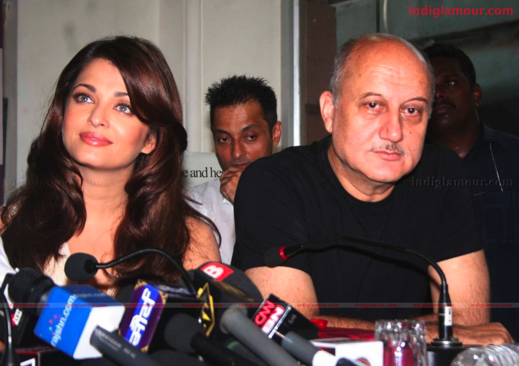Aishwarya Rai at  Pritish Nandy's Book Launch Event hd photo
