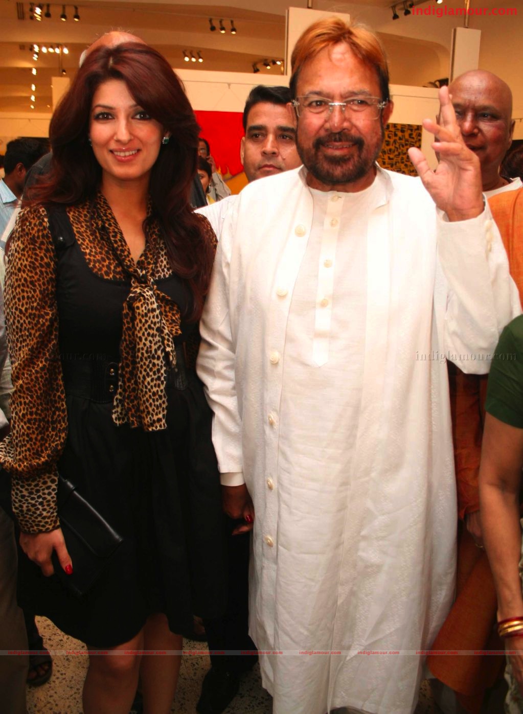 Rajesh Khanna and Twinkle Khanna inagurates Prithvi Soni's Exhibition Event hd photo