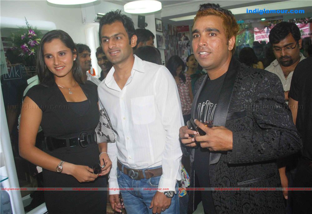 Manzoor Khan Saloon launch by Sania Mirza and Soheb Malik Event hd photo