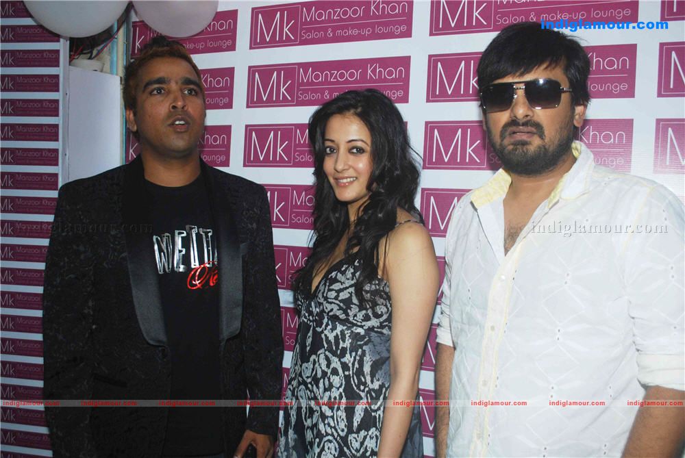 Manzoor Khan Saloon launch by Sania Mirza and Soheb Malik Event hd photo