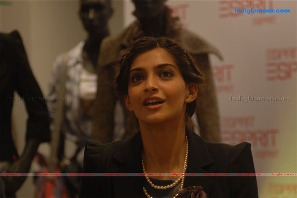 Sonam Kapoor at Esprit Fashion clothes Event hd photo