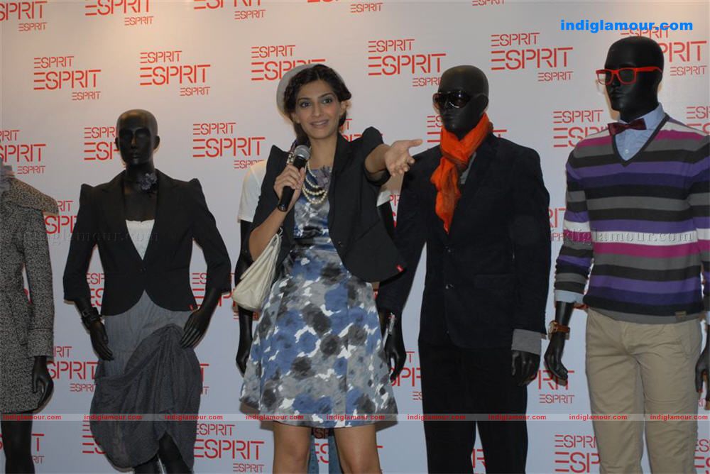 Sonam Kapoor at Esprit Fashion clothes Event hd photo
