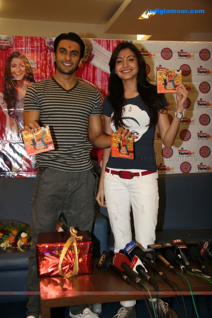 Anushka Sharma Event hd photo