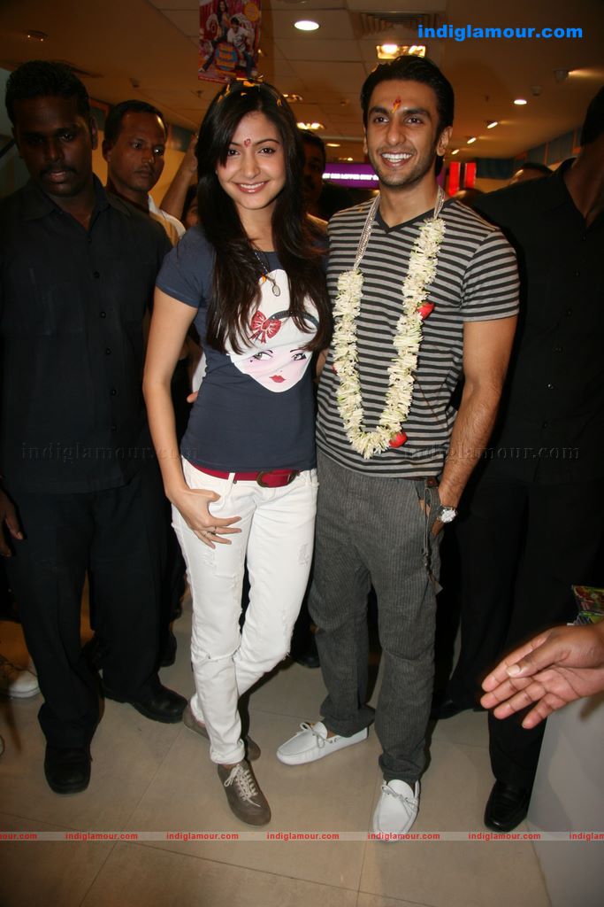 Anushka Sharma Event hd photo
