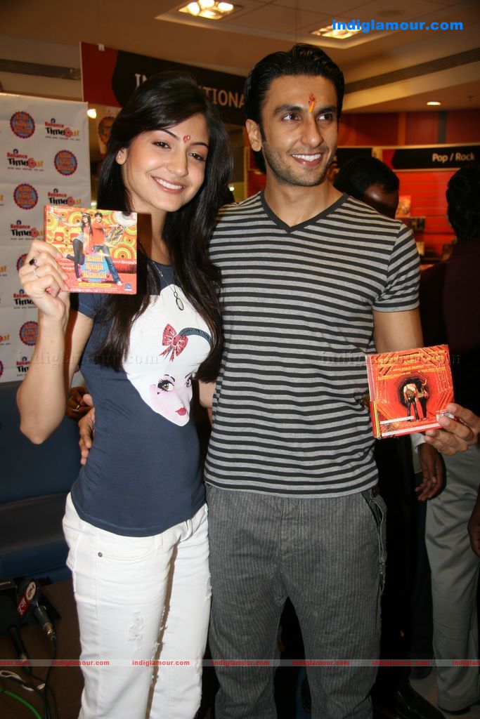 Anushka Sharma Event hd photo