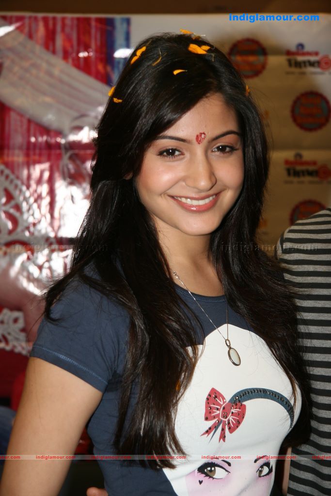 Anushka Sharma Event hd photo
