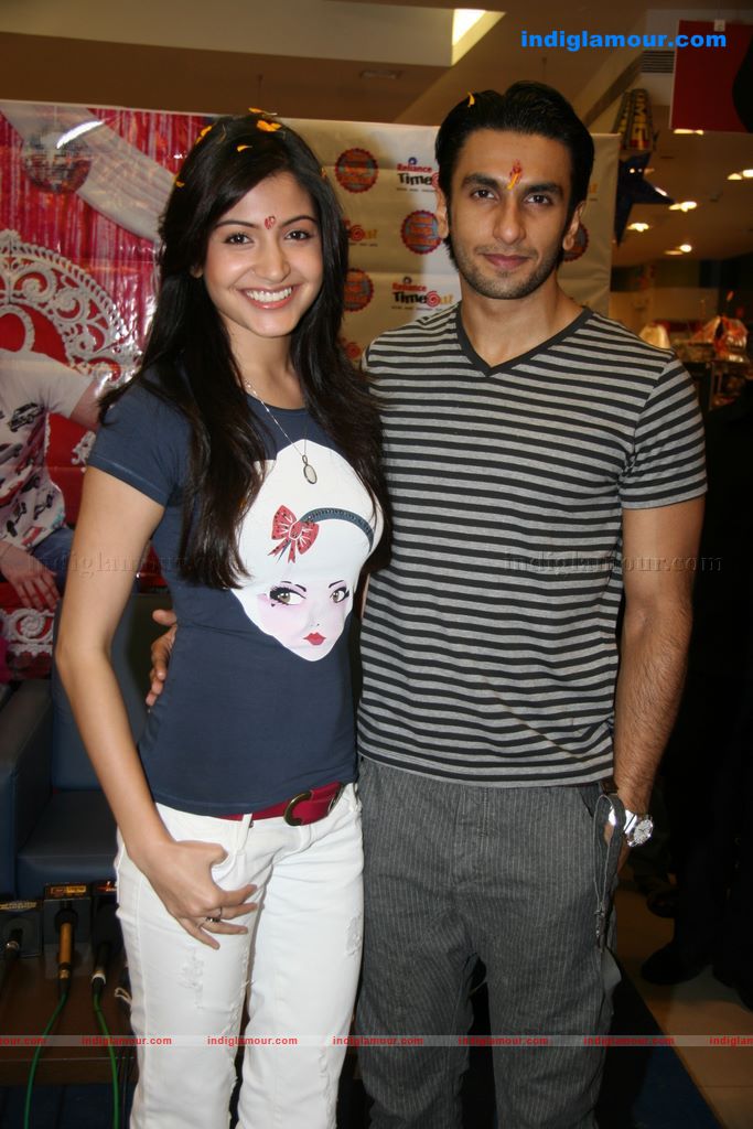 Anushka Sharma Event hd photo