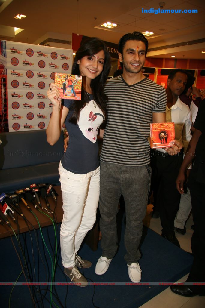 Anushka Sharma Event hd photo