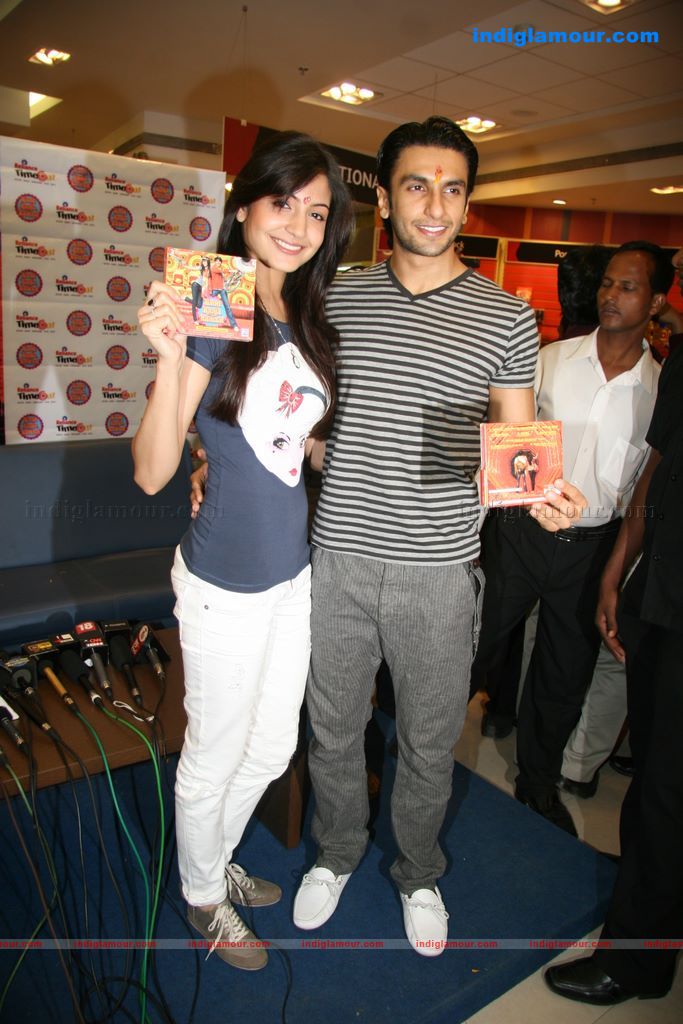 Anushka Sharma Event hd photo