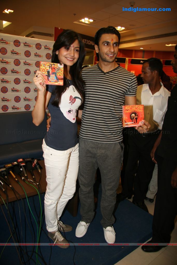 Anushka Sharma Event hd photo