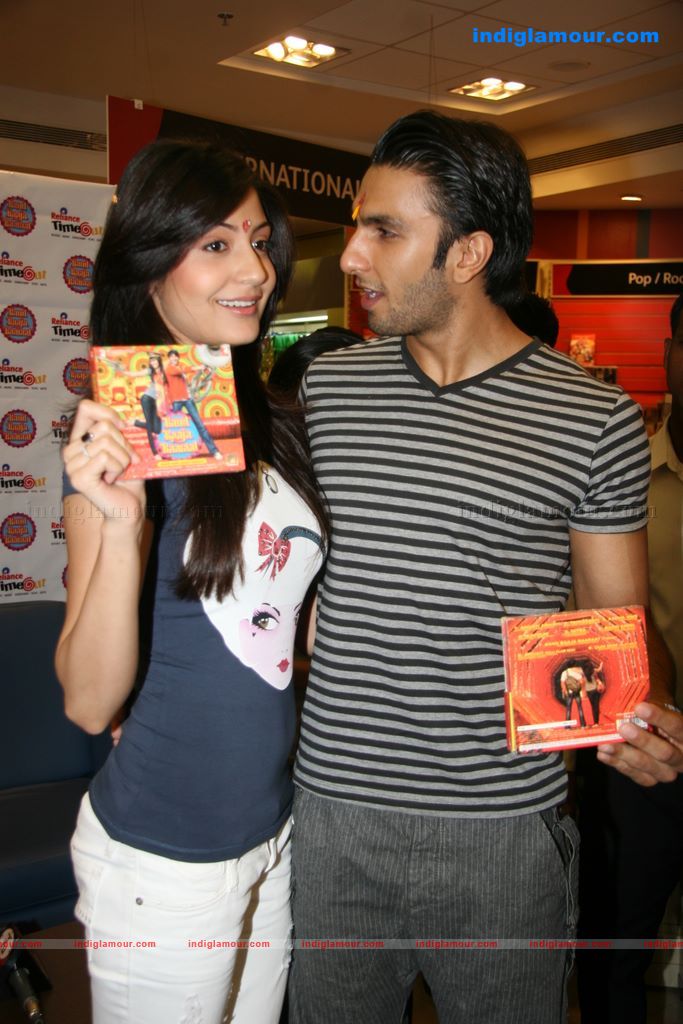 Anushka Sharma Event hd photo