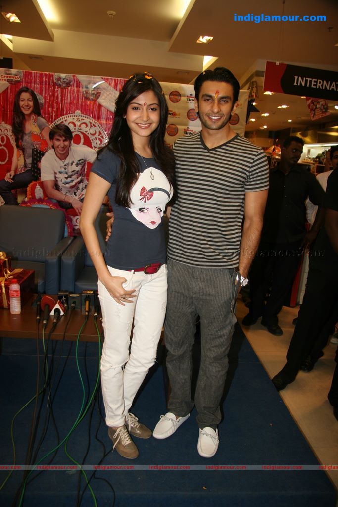 Anushka Sharma Event hd photo