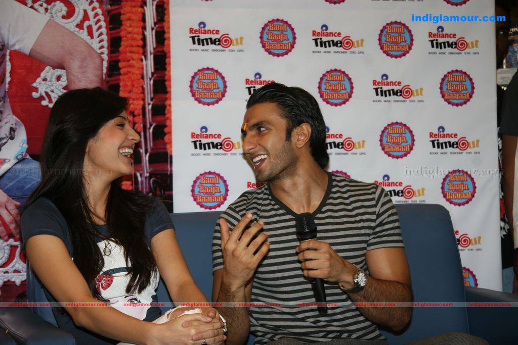 Anushka Sharma Event hd photo