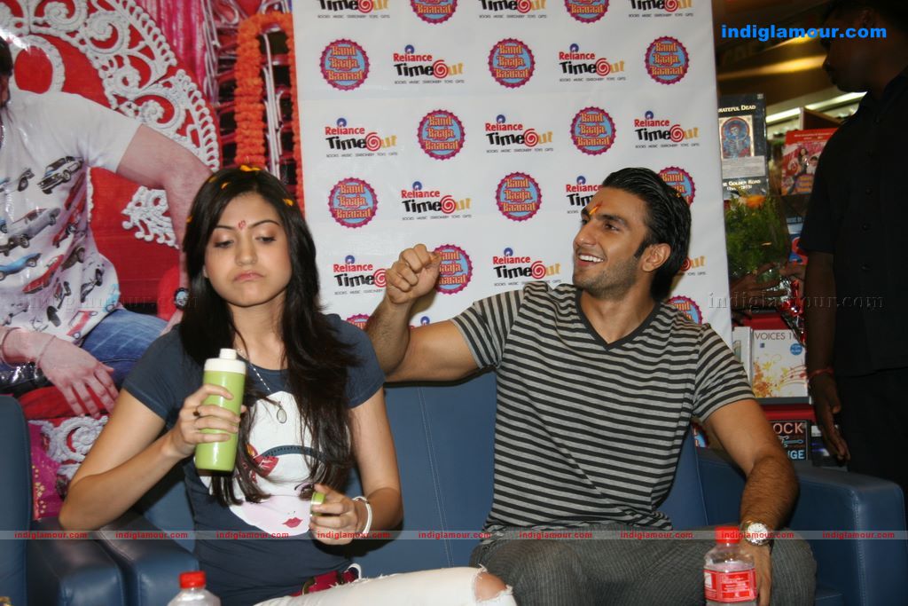 Anushka Sharma Event hd photo