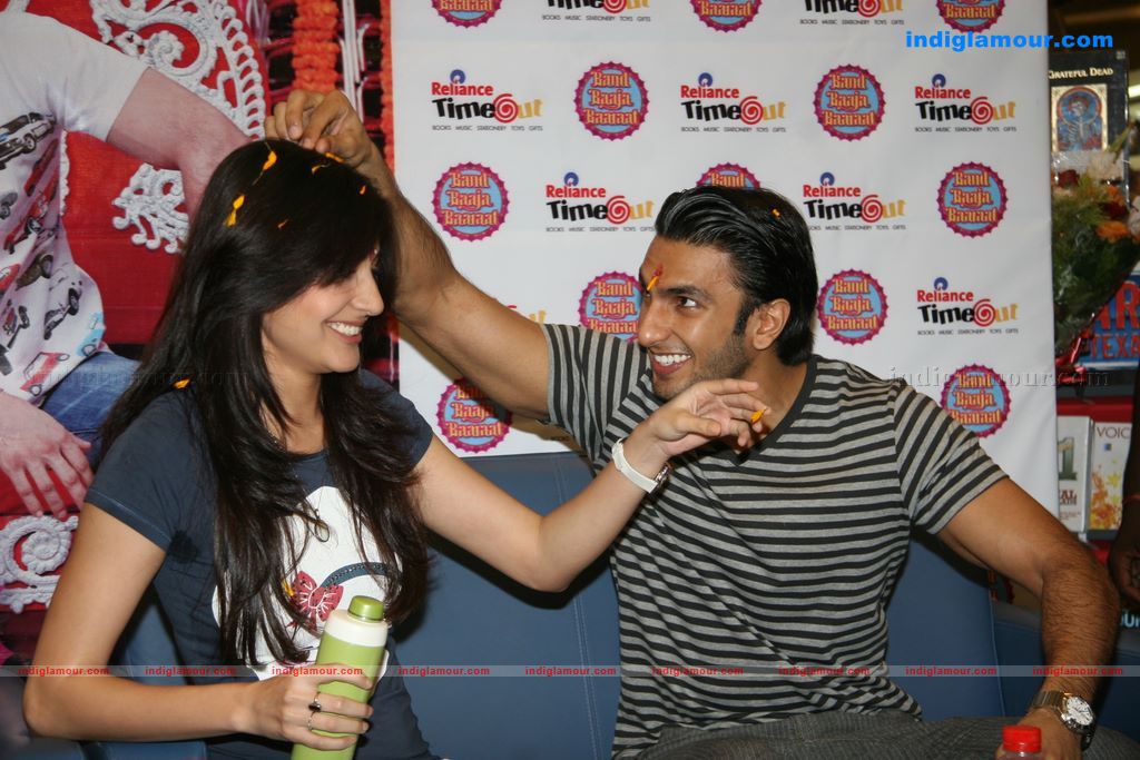 Anushka Sharma Event hd photo