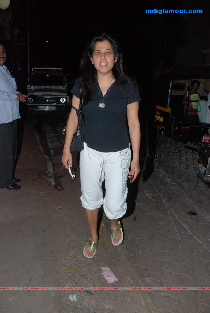 Karisma Kareena watch Golmaal Event hd photo