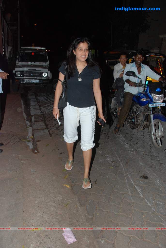 Karisma Kareena watch Golmaal Event hd photo
