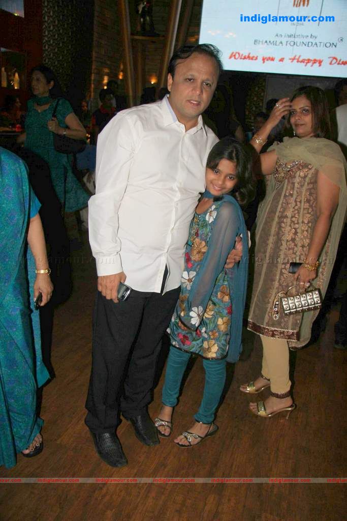 Shaan, Brinda Parekh at Asif Bhammla Diwali celebrations Event hd photo