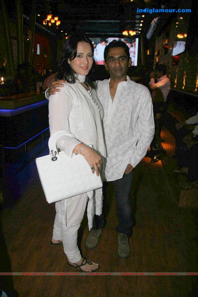 Shaan, Brinda Parekh at Asif Bhammla Diwali celebrations Event hd photo