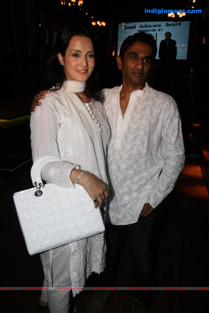 Shaan, Brinda Parekh at Asif Bhammla Diwali celebrations Event hd photo