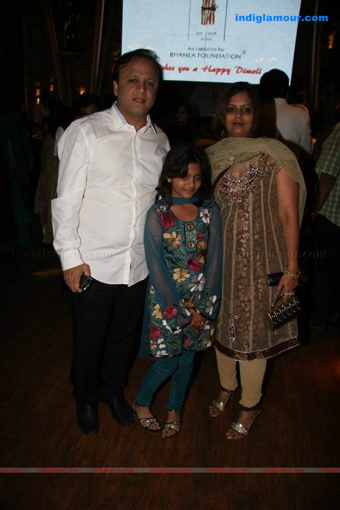 Shaan, Brinda Parekh at Asif Bhammla Diwali celebrations Event hd photo