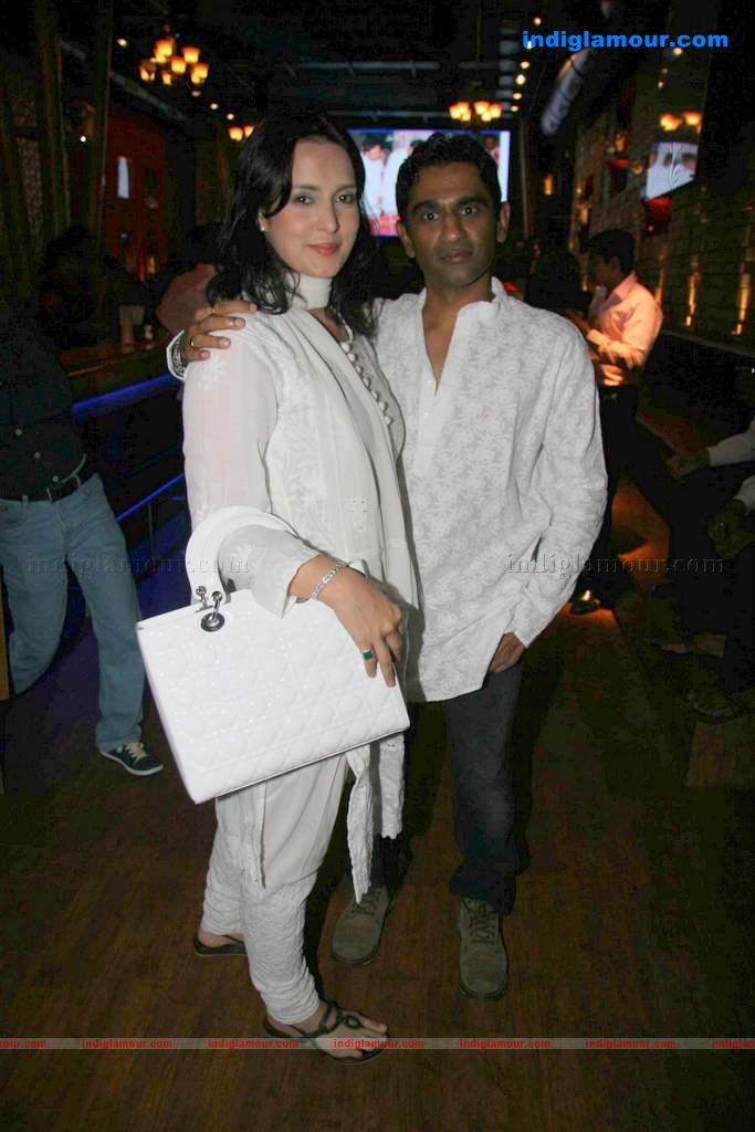 Shaan, Brinda Parekh at Asif Bhammla Diwali celebrations Event hd photo