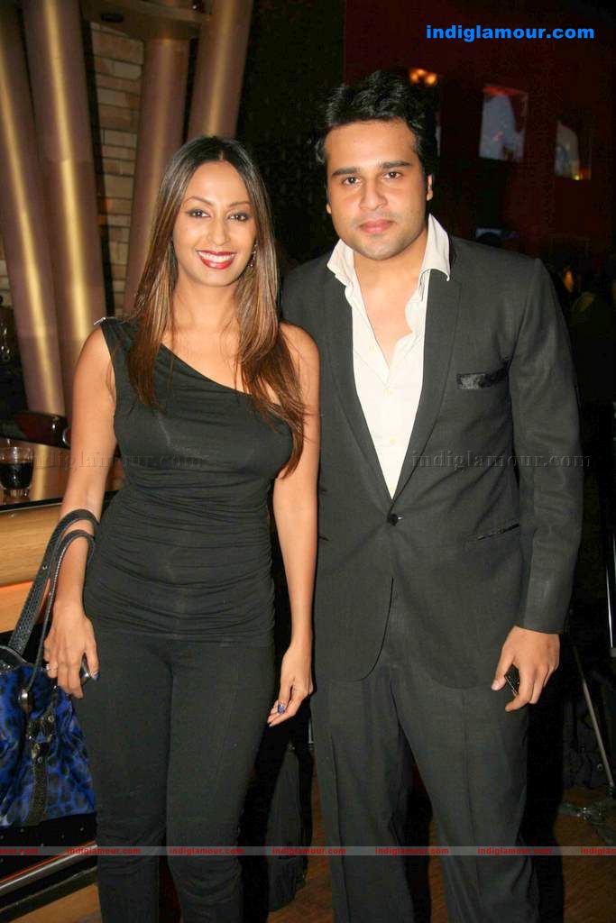 Shaan, Brinda Parekh at Asif Bhammla Diwali celebrations Event hd photo
