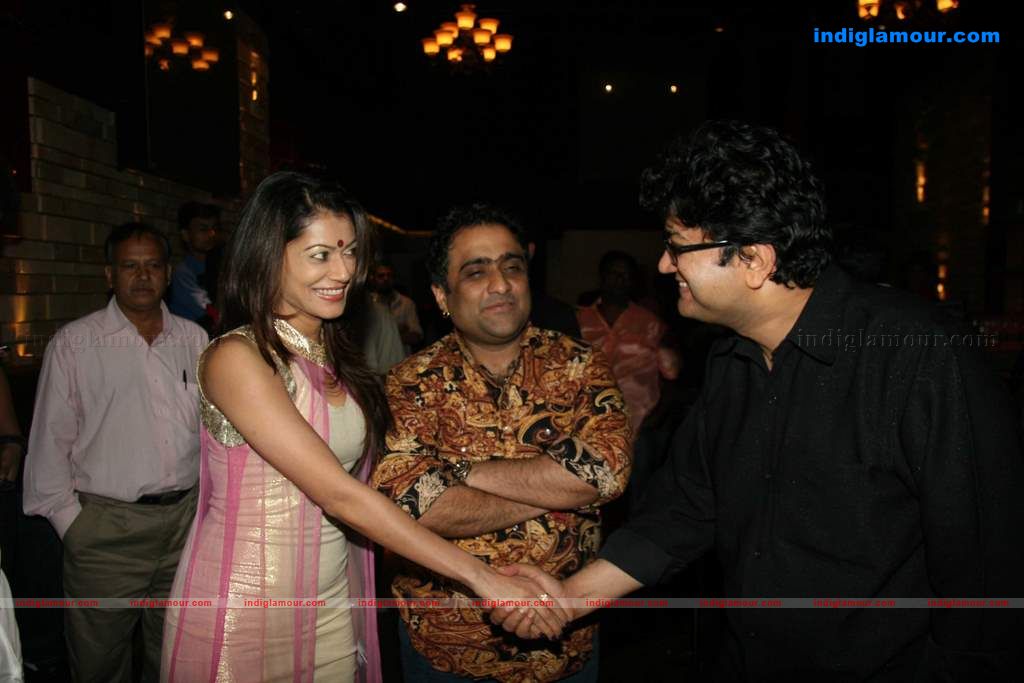 Shaan, Brinda Parekh at Asif Bhammla Diwali celebrations Event hd photo