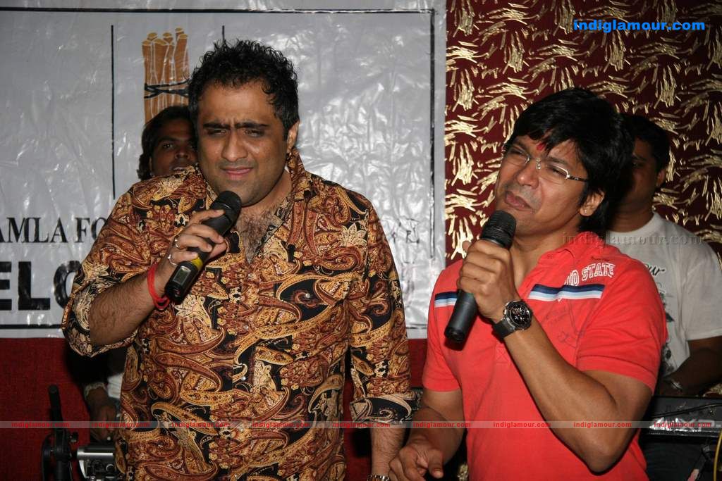 Shaan, Brinda Parekh at Asif Bhammla Diwali celebrations Event hd photo