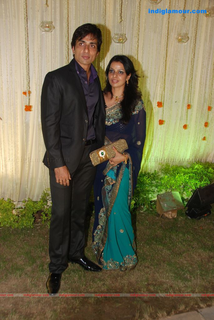 Vivek And Priyanka Oberoi's wedding reception Event hd photo