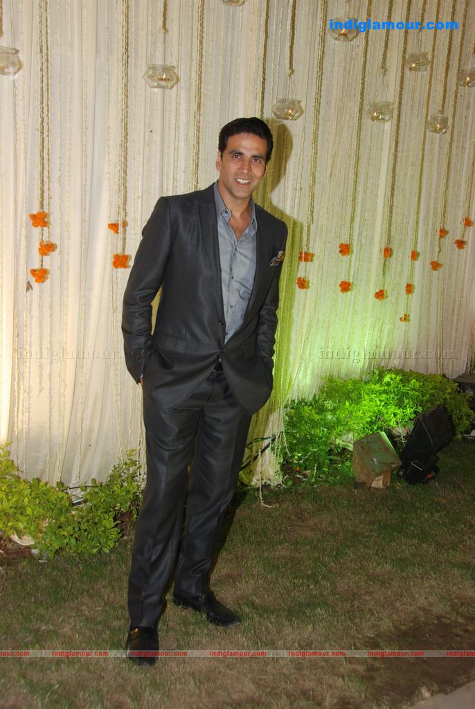 Vivek And Priyanka Oberoi's wedding reception Event hd photo