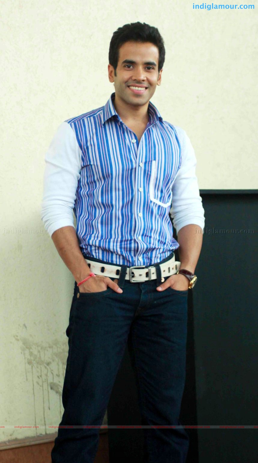 Golmal-3 team on the set of Zee tv Sa Re Ga Ma Pa Event hd photo