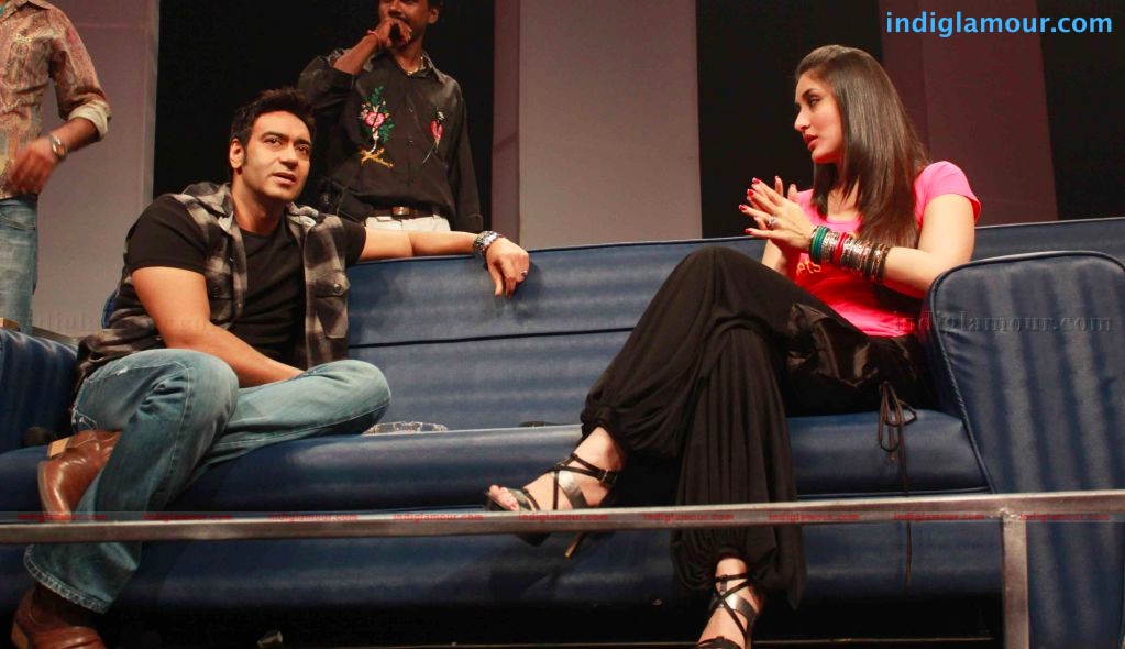 Golmal-3 team on the set of Zee tv Sa Re Ga Ma Pa Event hd photo