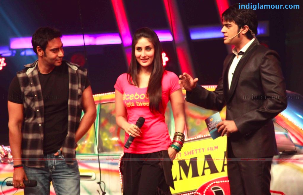 Golmal-3 team on the set of Zee tv Sa Re Ga Ma Pa Event hd photo