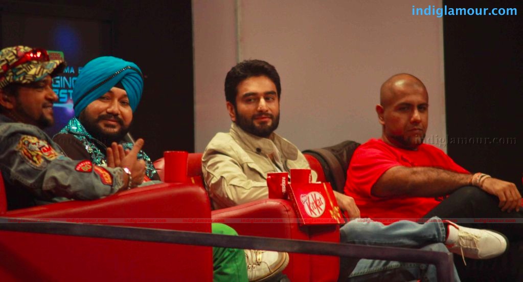 Golmal-3 team on the set of Zee tv Sa Re Ga Ma Pa Event hd photo