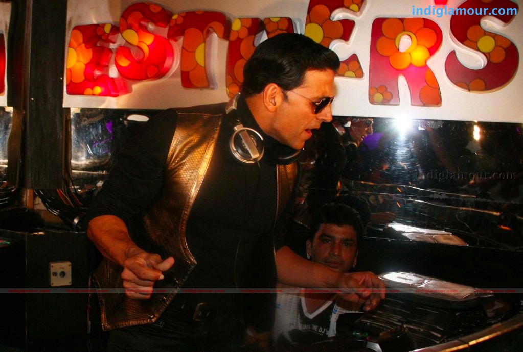 Akshay kumar promotes Action Replayy at Polester by playing Dj at club Event hd photo