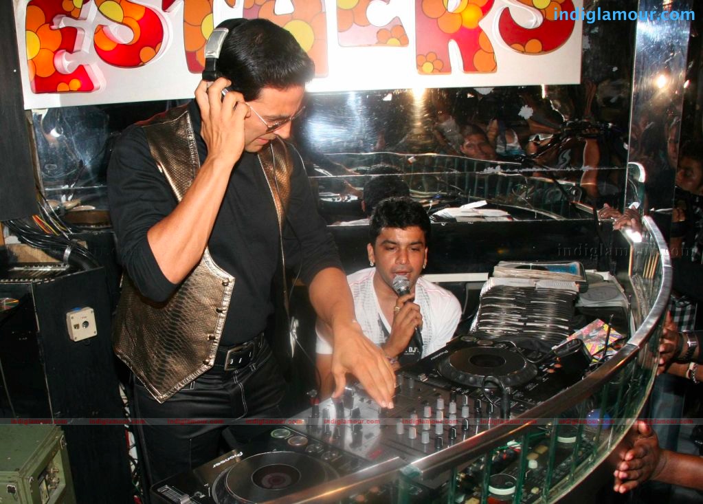 Akshay kumar promotes Action Replayy at Polester by playing Dj at club Event hd photo