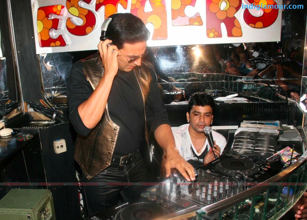 Akshay kumar promotes Action Replayy at Polester by playing Dj at club Event hd photo