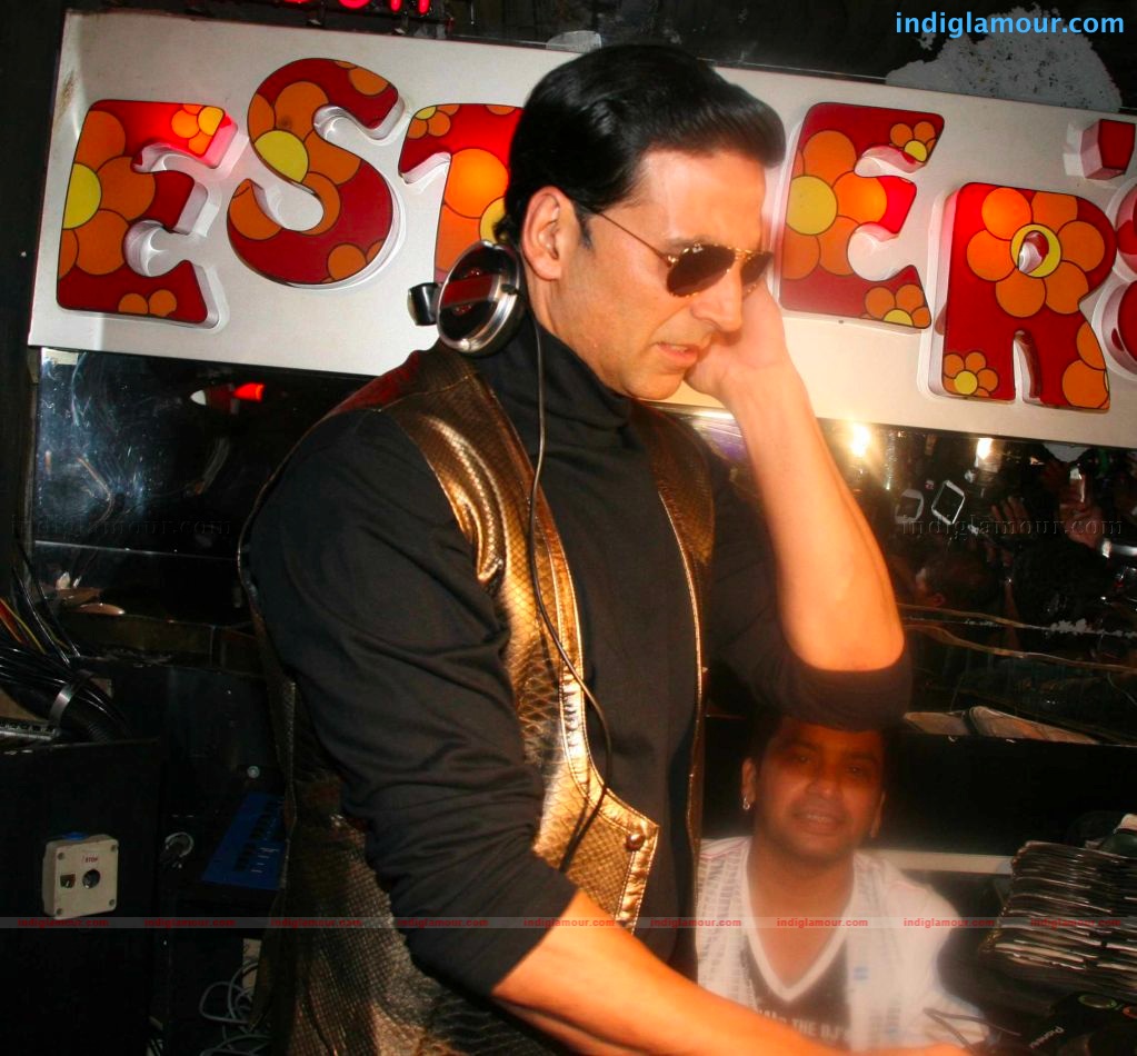 Akshay kumar promotes Action Replayy at Polester by playing Dj at club Event hd photo