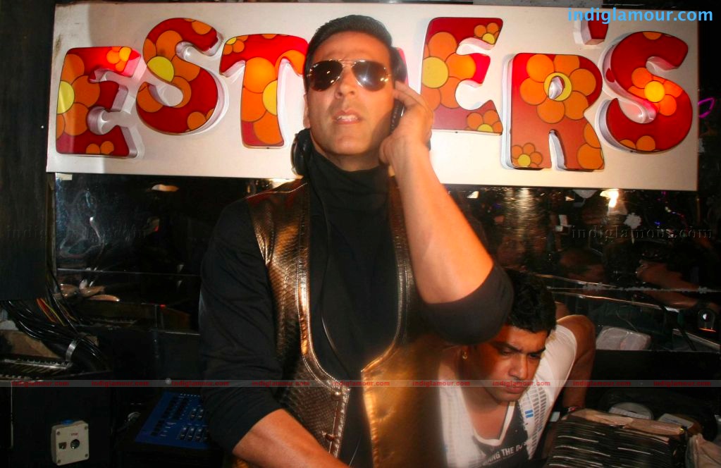 Akshay kumar promotes Action Replayy at Polester by playing Dj at club Event hd photo
