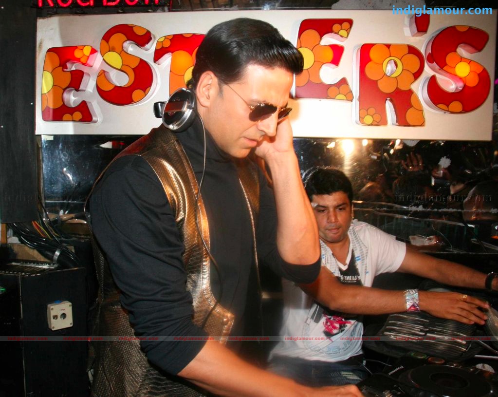 Akshay kumar promotes Action Replayy at Polester by playing Dj at club Event hd photo