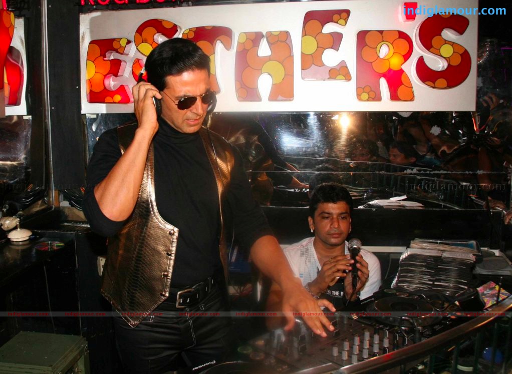 Akshay kumar promotes Action Replayy at Polester by playing Dj at club Event hd photo