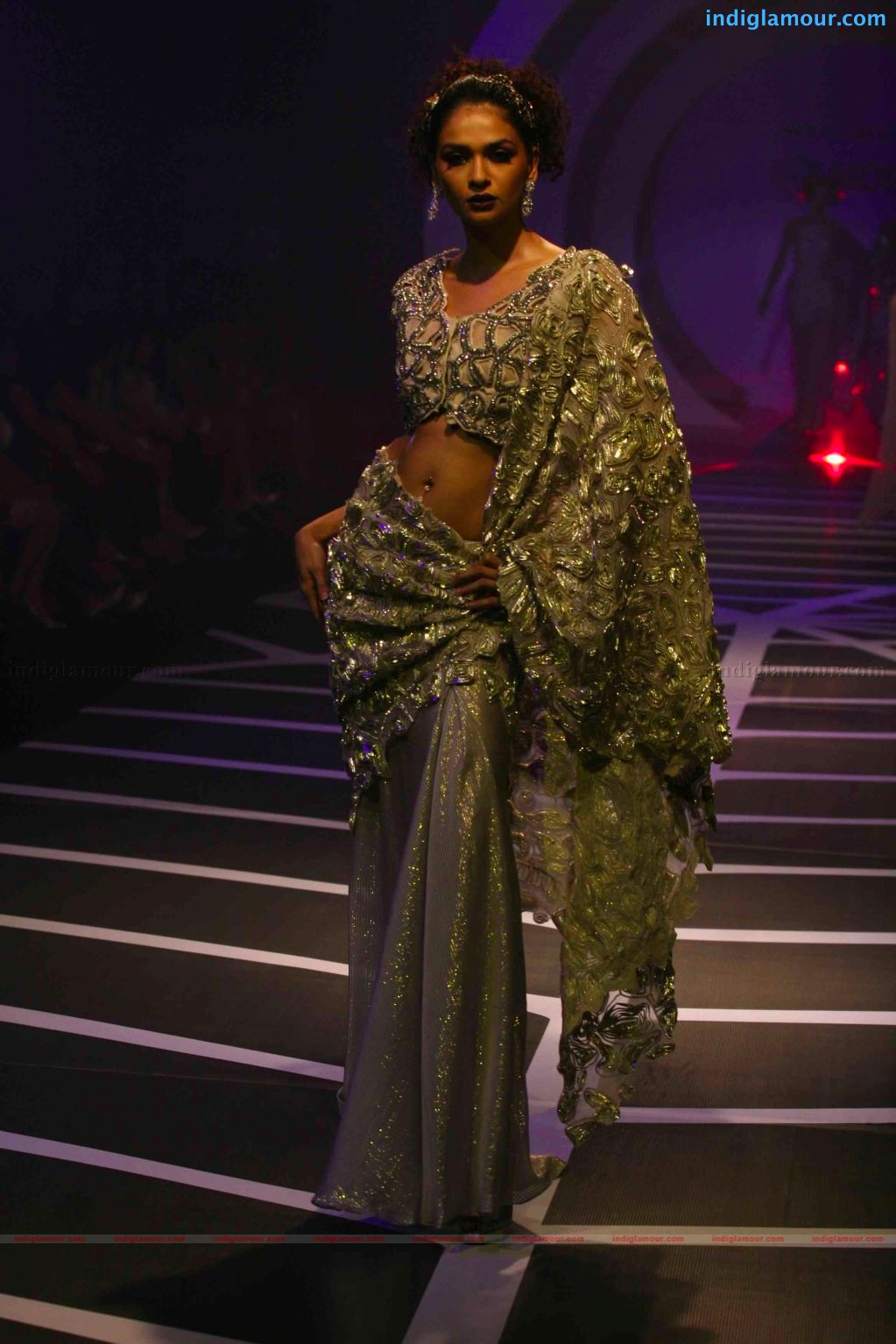 Anushka Sharma walks the ramp for rina dhaka at HDIL India couture week Event hd photo