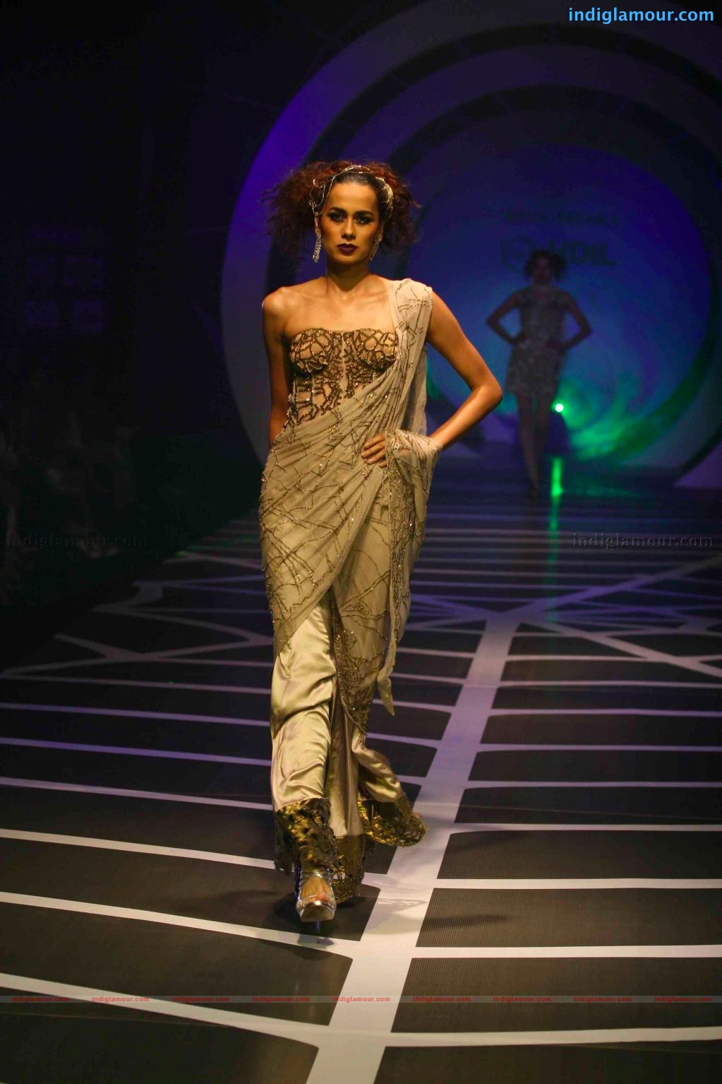Anushka Sharma walks the ramp for rina dhaka at HDIL India couture week Event hd photo